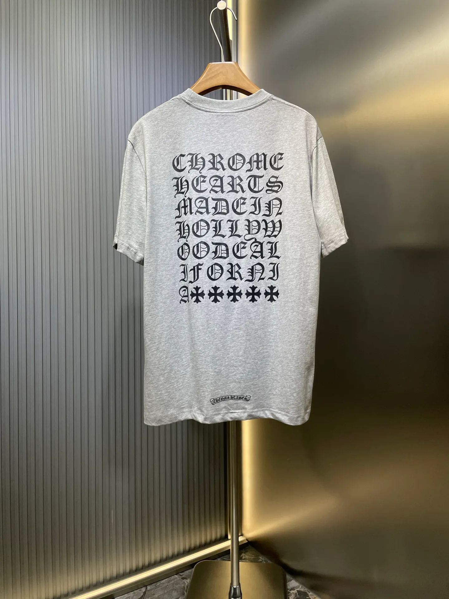 P240 CHROME HEART🌟【Top original order】CHROME HEART Sanskrit letter printed short sleeves are crafted from custom-made pure cotton fabrics, with excellent texture, comfortable and soft feel, skin-friendly and breathable, and sweat-absorbent. It is the best choice for summer. The chest is decorated with the brand's iconic pattern printing, single-sided reactive dyeing, and thermosetting ink printing. It can be matched with many types of clothing to create a fashionable look. Customized accessories, complete with three labels, same size for men and women. Size: s-xl